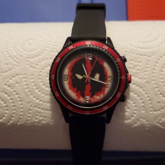 Marvel Deadpool Wristwatch Black Red‎ Case Indiglo Black Silicone Band Analog - Picture 3 of 9